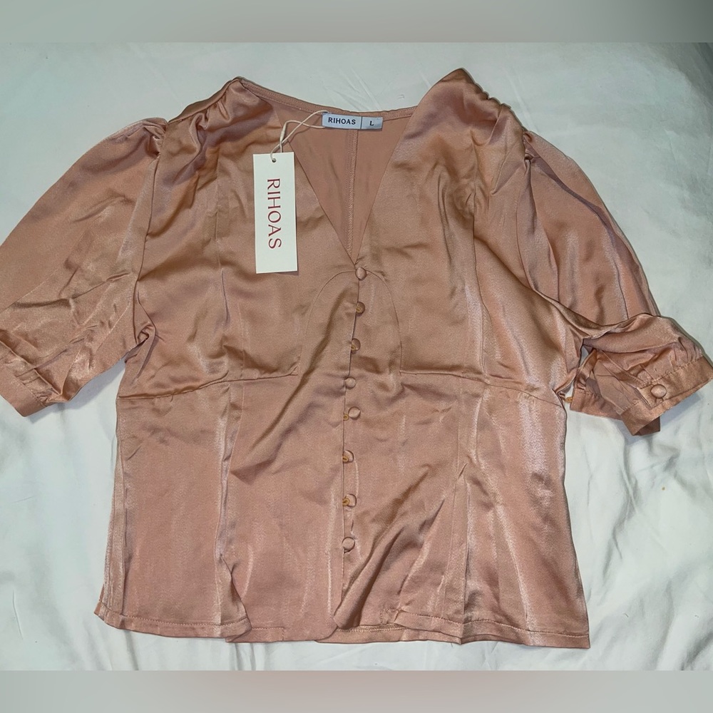 Peach colored Rihoas crop top size large